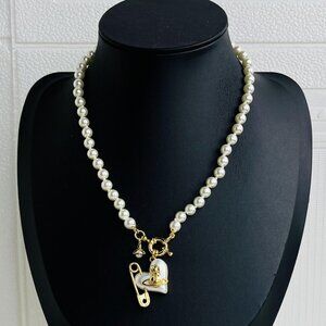 Brand newVivienne Westwood Pear with hearts necklaces In Gold-Authentic
